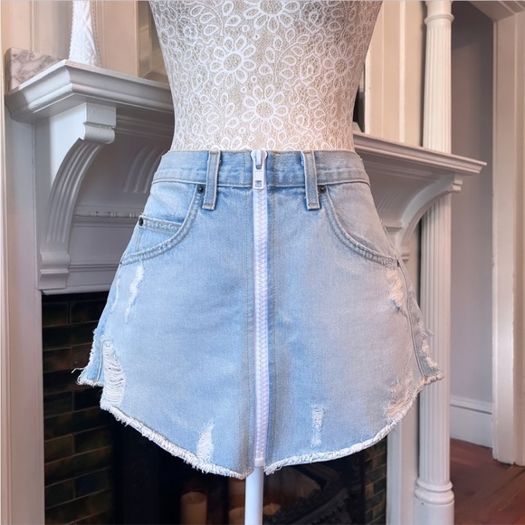 EUC CARMAR Zuni Beatrice White Zipper High Waisted Denim Skirt Size 28 - Picture 5 of 13